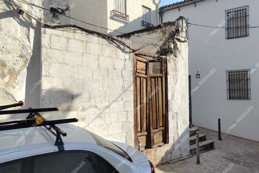 REBAJADO. Solar de 111 m2 en calle Enrique de las Morenas