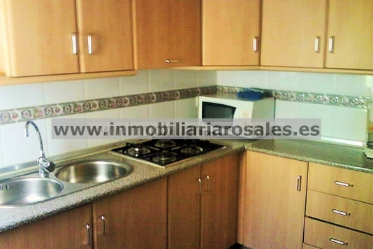 Piso todo exterior, en esquina, buen estado.