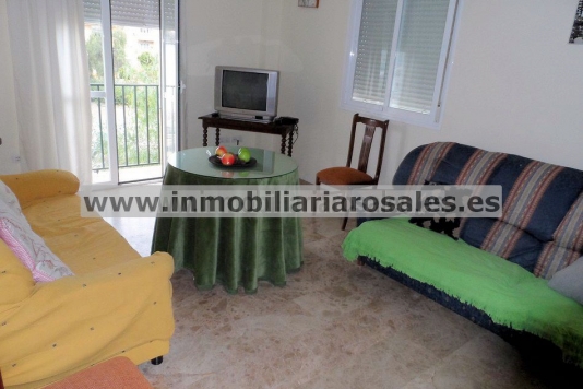 Edificio de reciente construcción, fácil aparcamiento.