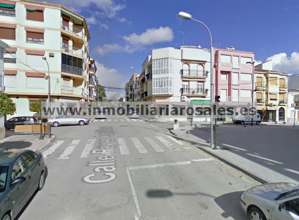 Cochera cerrada en alquiler.