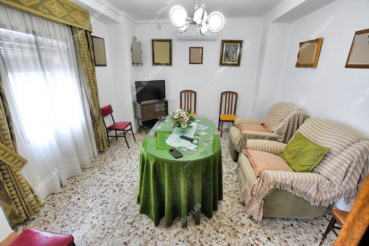 Casa con amplio patio a un paso del centro