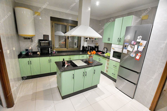 REBAJADO. Piso-dúplex con 2 patios.